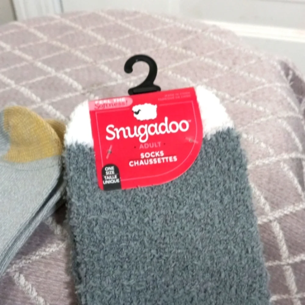 COPY - Women's socks 1 pair Cuddle duds and 2 others NWT